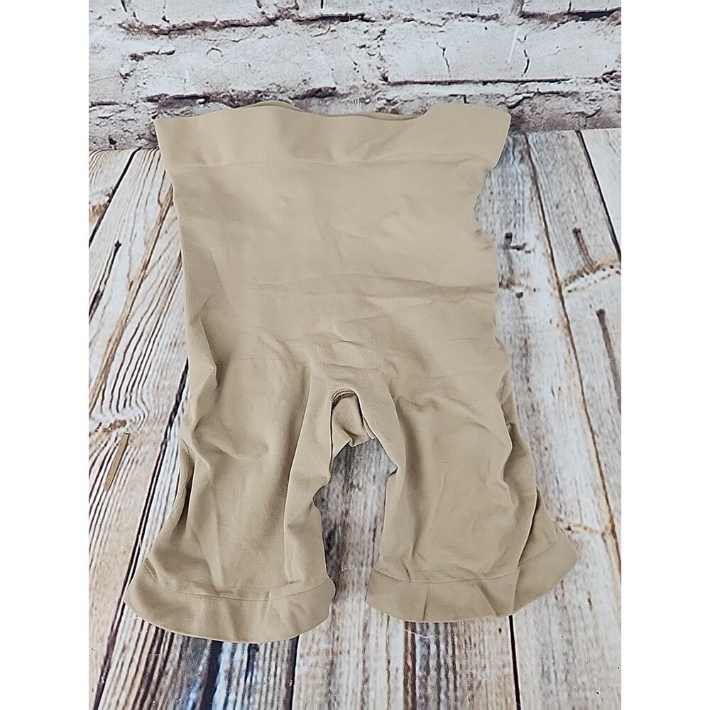 NEW Skims Tan mid-waisted seamless shapewear shorts size Small
